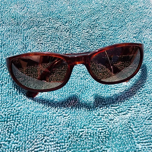 EUC Maui Jim Sunglasses w/ Glasses Dustbag EUC Maui Jim Hard Clam Shell Bamboo Weave Sunglasses  main image 3